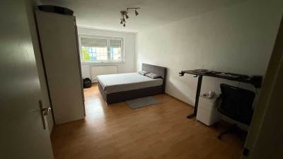 Zentrale 2 Zimmer Wohnung WG in Stuttgart mit Balkon und Einbauküche 