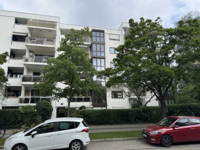 Stilvolle 3,5-Zimmer-Wohnung mit Balkon und Loggia in München Perlach