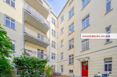 IMMOBERLIN.DE - Nahe Simon-Dach-Kiez! Liebenswürdige Altbauwohnung mit Balkon