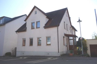 1 bis 2 Familienhaus mit 7 Zi.  Garten und Garage