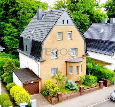 Charmantes Dreifamilienhaus mit Garten, Garage und viel Potenzial