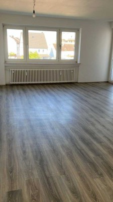 Top Sanierte 3-Zimmer Balkon Wohnung