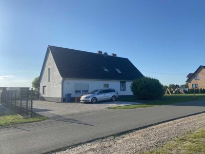 Idyllische 2-Zimmer-Wohnung mit Einbauküche und Terrasse in ruhiger Lage