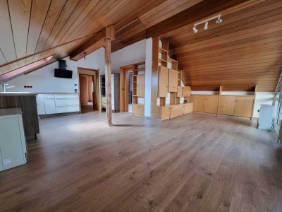 Helle 2-Zimmer Dachgeschosswohnung mit Balkon in Dornstadt