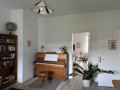 Helle, moderne 2,5-Zimmer-Wohnung im Paradies (möbliert)