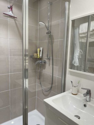 Helle möblierte 2,5 Raum Wohnung auf Zeit mit Balkon