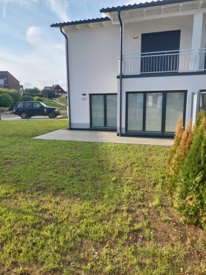 Helle, geräumige Doppelhaushälfte mit Einbauküche im Grünen, trotzdem zentral (Nähe Bahnhof und B29)