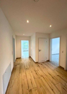 4 Zimmerwohnung Obergeschoss mit Tiefgaragen- und Außenstellplatz