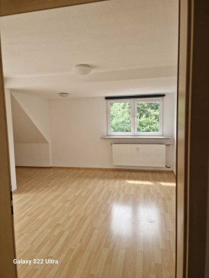 Geschmackvolle 3-Zimmer-Dachgeschosswohnung in Köln-Müngersdorf Müngersdorf