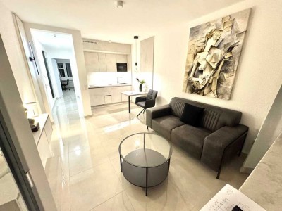 Luxuriöses voll möbliertes Designer-Apartment mit Balkon und Stellplatz