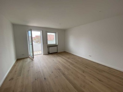 **SANIERTE TOP Wohnung** 4-ZKB! Gäste-WC und Balkon! Energetisch saniertes Haus!