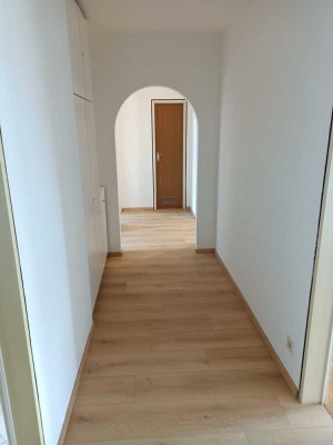 Großzügige 4-Zimmerwohnung mit hochwertiger Einbauküche, Balkon und Garage in Nürnberg Mögeldorf