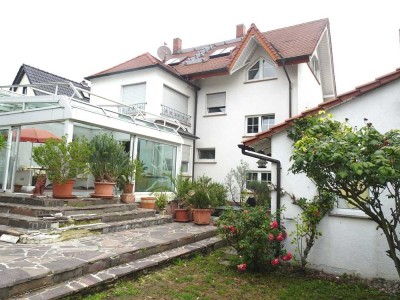 Sehr schön aufgeteiltes Haus mit tollem Garten in sehr ruhiger Lage
