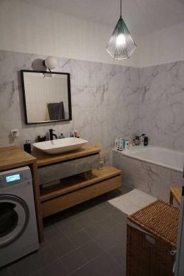 Stilvolle, modernisierte 1,5-Raum-Wohnung mit Einbauküche in Großmehring
