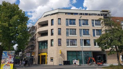 Große moderne 3 Zimmer Wohnung mit  Einbauküche und Balkon/Dachterrasse