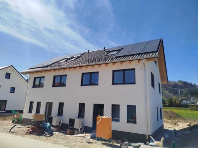 Neubau Doppelhaushälfte KFW 40 QNG Siegel mit Glasfaser Anschluß