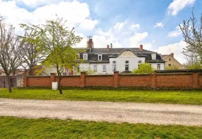 Mehrfamilienhaus Schloss zum renovieren in der Nähe von Weimar (Rohrbach)(Kauf und Miete möglich)