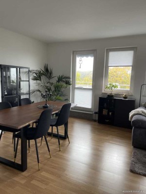 Lichtdurchflutete 3-Zimmer-Wohnung mit Balkon und Einbauküche in Harburg