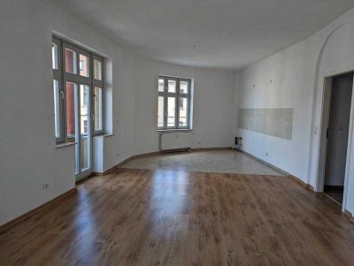 Sonnige, ruhige, große 3-Raum-Wohnung mit kleinem Balkon in Uninähe sucht Sie!