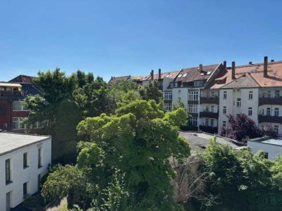 Geräumige, helle 2-Zimmer-Wohnung mit EBK und Balkon in ruhiger, grüner Lage in Gohlis