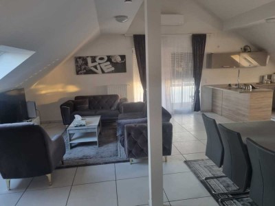 Schöne Dachwohnung mit Ausblick über Erlenbach