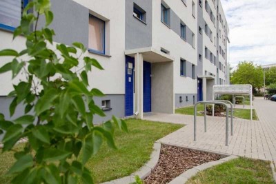 Sonnige Wohnung mit großem Balkon lädt zum Entspannen ein.