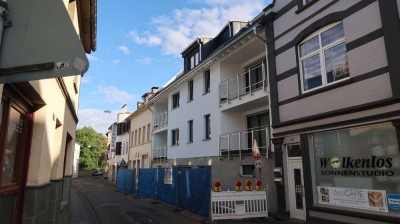 Erstbezug, Neubau-Dachstudiowohnung mit großer Dachterrasse