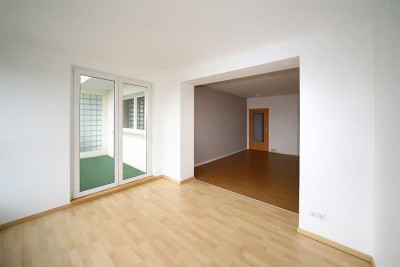 Schöne 3- Raumwohnung mit Wintergarten und Balkon