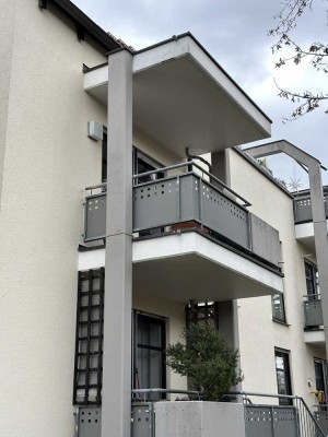 Exklusive 2,5-Zimmer-Wohnung mit gehobener Innenausstattung mit Balkon und Einbauküche in Nürnberg