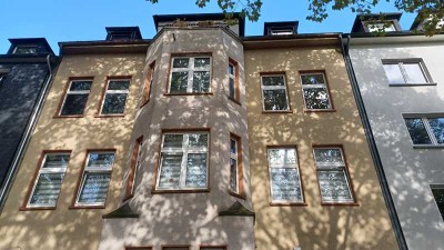 Wohnen am Moltkeviertel: Helle 2-Zimmer-Wohnung mit Altbau-Charme in Essen
