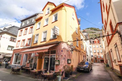 Attraktive Rendite mit bis zu 4 Wohnungen und sehr lukrativer Gastronomie in bester Lage von Zell