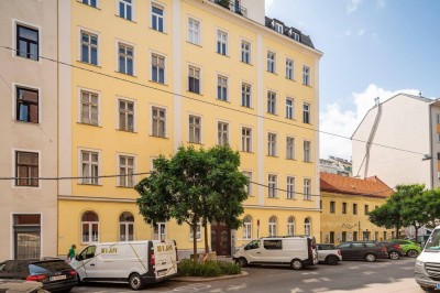 ++Rarität++ Entwicklungswürdige Stilaltbauwohnung zum Sanieren in Bestlage!