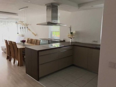 Schöne 3-Zimmer-EG-Wohnung mit Terrasse, Garten und EBK in Burgkirchen