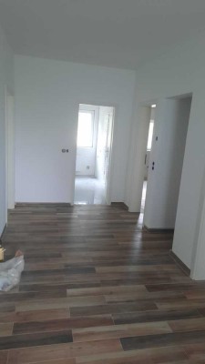 Schöne Wohnung mit Balkon und Gartenterrasse