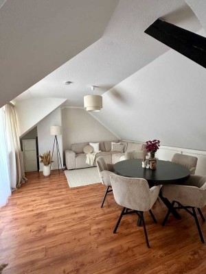 Für Paare und Singles geeignet, Dachwohnung in Weiterstadt, 15 Automin. vom Frankfurter Flughafen
