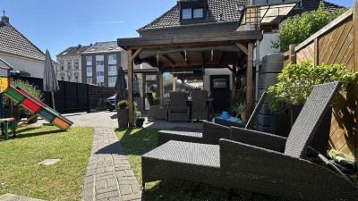 Familienglück- Kleinod mit wundervollem Garten und zwei Stellplätzen in Krefeld zu verkaufen