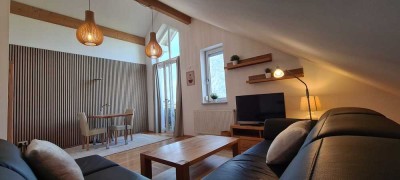 Attraktive, möblierte DG-Wohnung