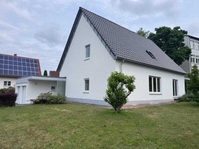 TOTALLY RESTORED FREEST. HOUSE WITH APP. 245 SQ.M. LIVING/STORAGE SPACE AND DOUBLE GARAGE!