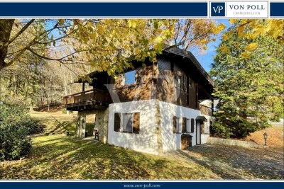 Blockhaus am Waldrand auf sehr großem Grundstück mit Teich und Bachlauf