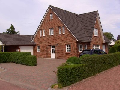 Architektenhaus mit unvermieteter ELW in Sankt Peter/Dorf