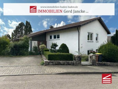 Baden-Baden, freistehendes Einfamilienhaus mit ELW und Garage auf ansprechendem Grundstück!
