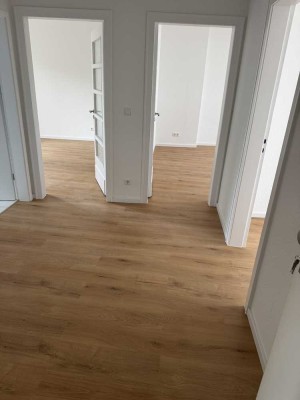Erstbezug nach Sanierung mit Balkon: Exklusive 3-Raum-Wohnung mit geh. Innenausstattung