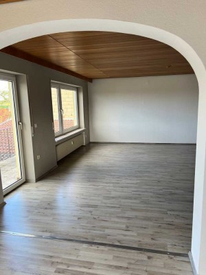 4 - Zimmerwohnung mit Einbauküche und Balkon in Nüdlingen/Haard