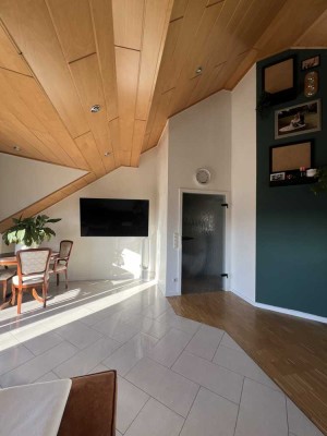 Traumhafte 4,5 Zimmer Wohnung, lichtdurchflutet mit Blick über die Stadt