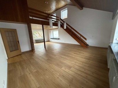 Geräumige 6-Zimmer-Wohnung mit Balkon und nutzbarer Terrasse in Otterbach