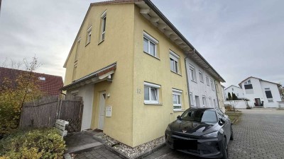 Reiheneckhaus in idyllisch ruhiger Lage mit Garten und zwei Garagen