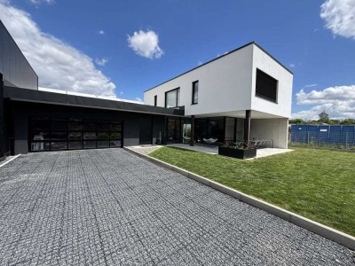 Villenanwesen mit Designerhalle