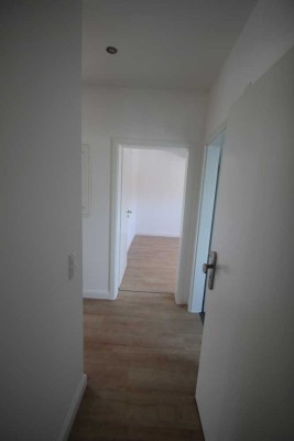 Erstbezug nach Sanierung: Stilvolle 2,5-Raum-Dachgeschosswohnung mit geh. Innenausstattung