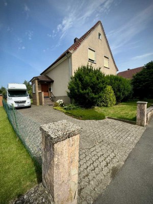 Solides Haus in Toplage auf sehr großem Grundstück