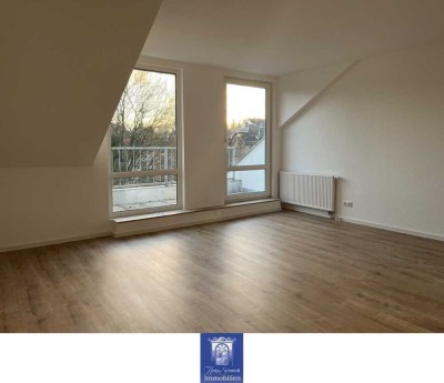Heimelige, frisch sanierte Singlewohnung mit Balkon im Dachgeschoss! Erstbezug!